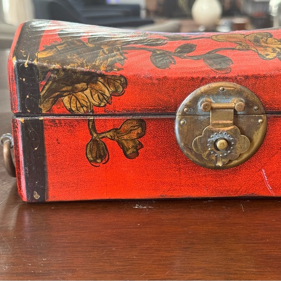 Beautiful Vintage Chinese Wood & Leather Pillow or Jewelry Treasure Box Lock - Picture 7 of 17